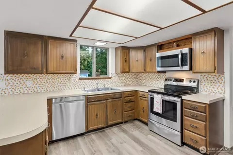 Kitchen - 202 168th St SE, Bothell, WA 98012 photo 3 of 3