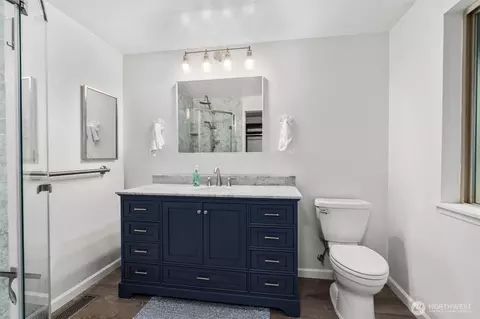 Bath - 202 168th St SE, Bothell, WA 98012 photo 1 of 4