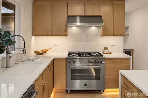 Kitchen - 22029 49th Ave SE, Bothell, WA 98021 photo 4 of 7