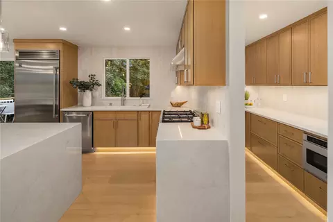 Kitchen - 22029 49th Ave SE, Bothell, WA 98021 photo 6 of 7