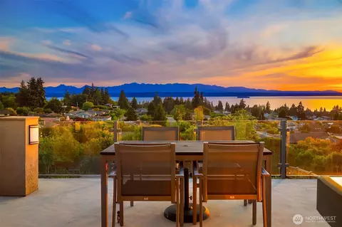 227 Highland Dr, Edmonds, WA 98020