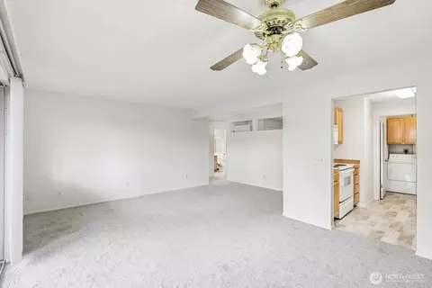 Living - 335 Heather Rd #202, Everett, WA 98203 photo 2 of 4