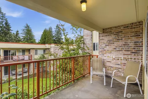 Exterior - 335 Heather Rd #202, Everett, WA 98203 photo 6 of 7