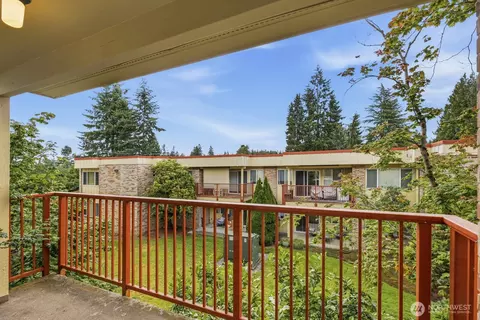 Exterior - 335 Heather Rd #202, Everett, WA 98203 photo 5 of 7
