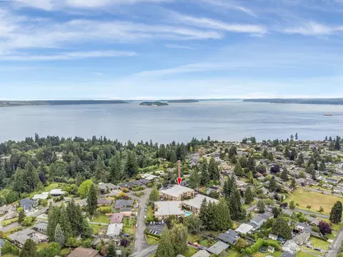 View/Area - 335 Heather Rd #202, Everett, WA 98203 photo 2 of 3