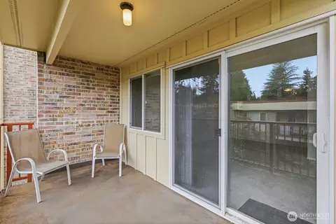 Exterior - 335 Heather Rd #202, Everett, WA 98203 photo 7 of 7