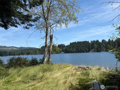 90 NE Bella Vista Dr, Belfair, WA 98528