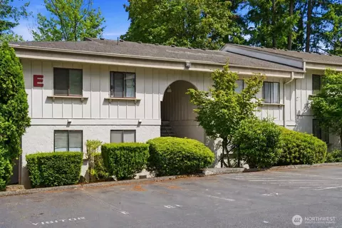 12726 NE 116th St #E9, Kirkland, WA 98034
