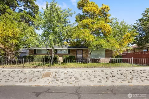 154 D St NE, Ephrata, WA 98823
