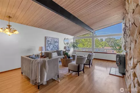 Living - 1133 E Hemlock St, Kent, WA 98030 photo 2 of 6