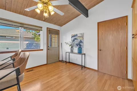 Entry Way - 1133 E Hemlock St, Kent, WA 98030 photo 1 of 3