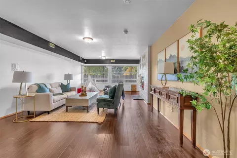 Living - 1133 E Hemlock St, Kent, WA 98030 photo 5 of 6