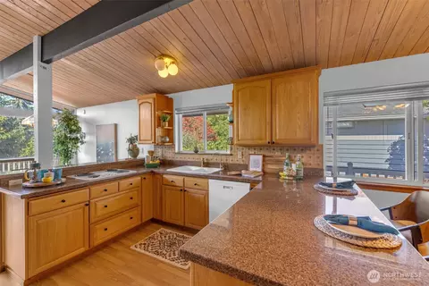 Kitchen - 1133 E Hemlock St, Kent, WA 98030 photo 4 of 6