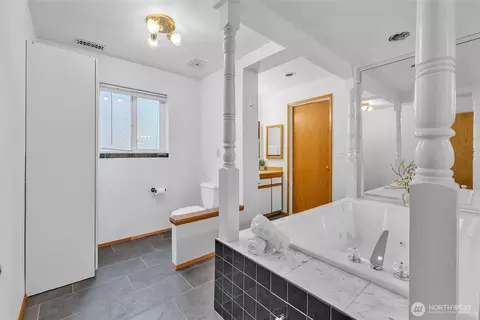 Bath - 1133 E Hemlock St, Kent, WA 98030 photo 2 of 8
