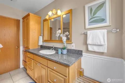 Bath - 1133 E Hemlock St, Kent, WA 98030 photo 5 of 8