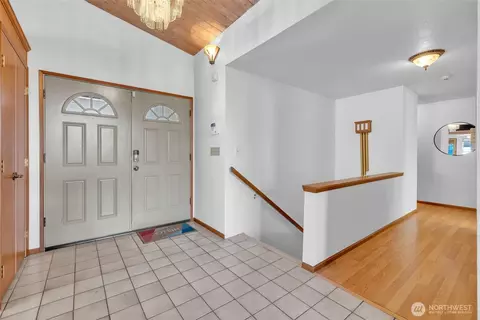 Entry Way - 1133 E Hemlock St, Kent, WA 98030 photo 3 of 3