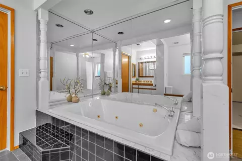 Bath - 1133 E Hemlock St, Kent, WA 98030 photo 1 of 8