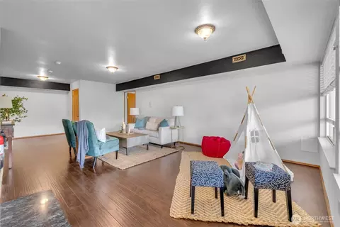 Living - 1133 E Hemlock St, Kent, WA 98030 photo 6 of 6