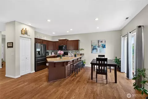 Kitchen - 20109 19th Ave E, Spanaway, WA 98387 photo 2 of 2