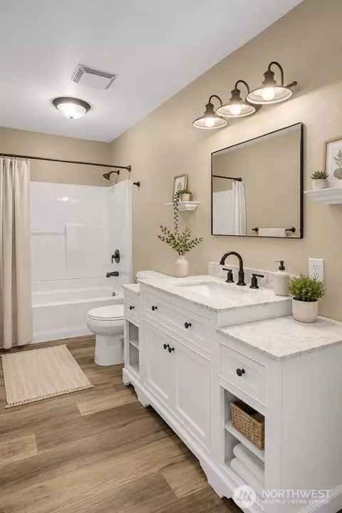 Bath - 208 5th St, Sultan, WA 98294 photo 4 of 4