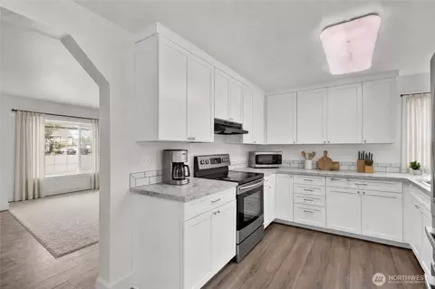 Kitchen - 908 Baysinger Pl, Enumclaw, WA 98022 photo 1 of 3