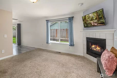 Living - 5814 12th Ave W, Everett, WA 98203 photo 5 of 5