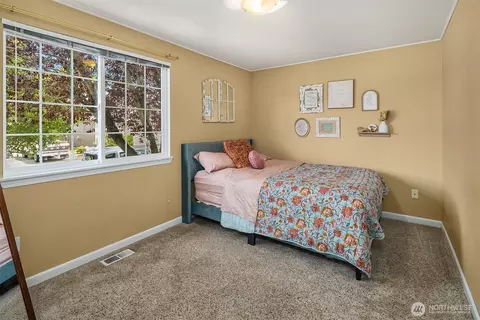 Bedroom - 5814 12th Ave W, Everett, WA 98203 photo 3 of 4