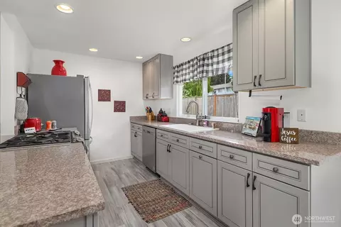Kitchen - 5814 12th Ave W, Everett, WA 98203 photo 1 of 2