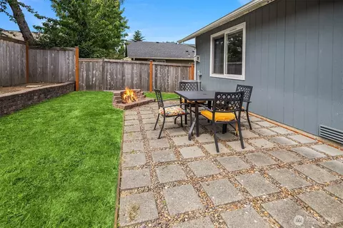 Exterior - 5814 12th Ave W, Everett, WA 98203 photo 5 of 6