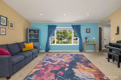 Living - 5814 12th Ave W, Everett, WA 98203 photo 2 of 5