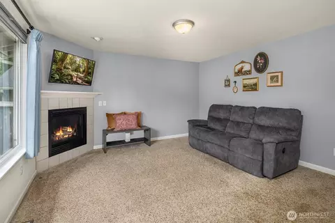 Living - 5814 12th Ave W, Everett, WA 98203 photo 3 of 5