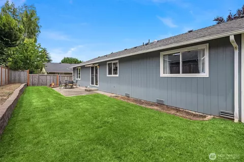 Exterior - 5814 12th Ave W, Everett, WA 98203 photo 6 of 6