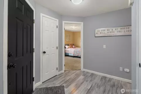 Entry Way - 5814 12th Ave W, Everett, WA 98203 photo 1 of 1