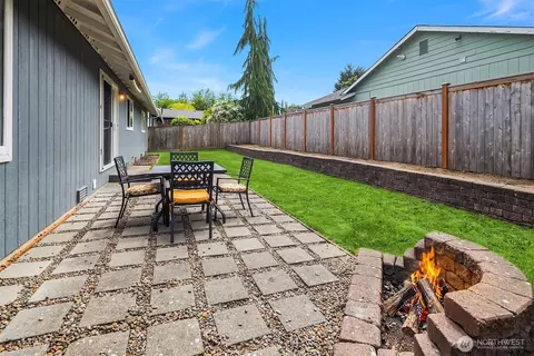Exterior - 5814 12th Ave W, Everett, WA 98203 photo 4 of 6