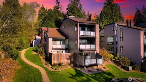 11230 NE 68th St #C, Kirkland, WA 98033
