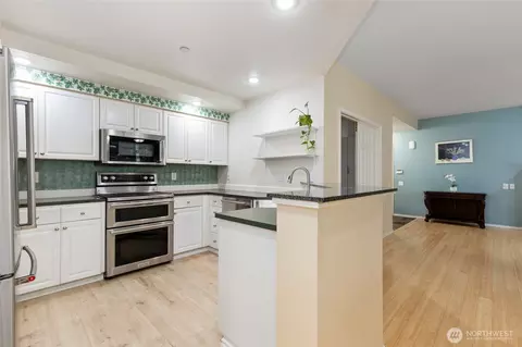 Kitchen - 424 228th St SW #H101, Bothell, WA 98021 photo 2 of 5