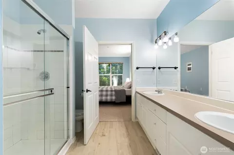 Bath - 424 228th St SW #H101, Bothell, WA 98021 photo 2 of 3