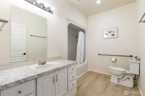 Bath - 424 228th St SW #H101, Bothell, WA 98021 photo 3 of 3