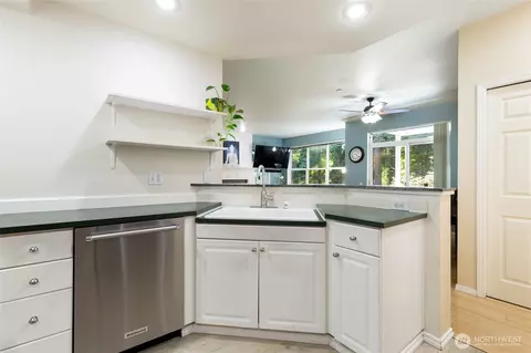 Kitchen - 424 228th St SW #H101, Bothell, WA 98021 photo 5 of 5
