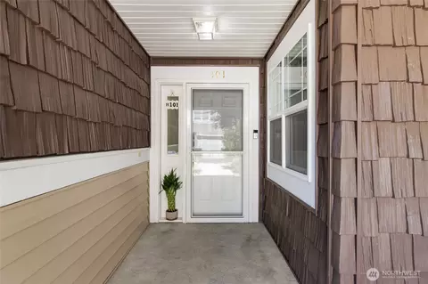 Entry Way - 424 228th St SW #H101, Bothell, WA 98021 photo 1 of 2