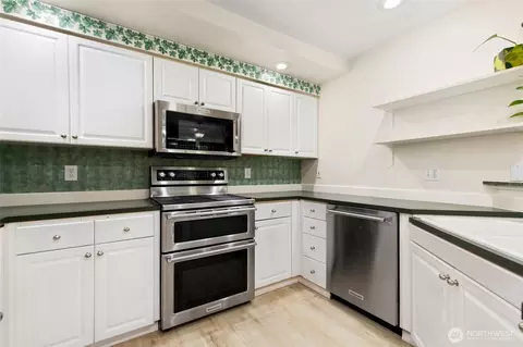 Kitchen - 424 228th St SW #H101, Bothell, WA 98021 photo 4 of 5