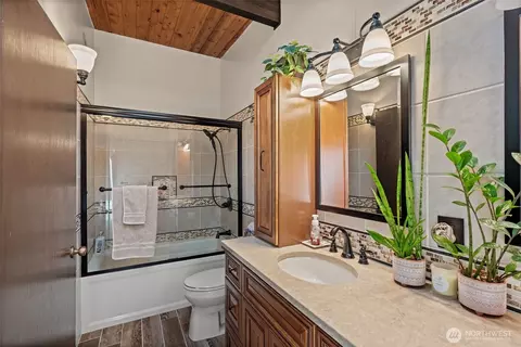 Bath - 502 Beckett Ln SW, Orting, WA 98360 photo 1 of 3