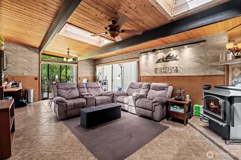 Living - 502 Beckett Ln SW, Orting, WA 98360 photo 2 of 3