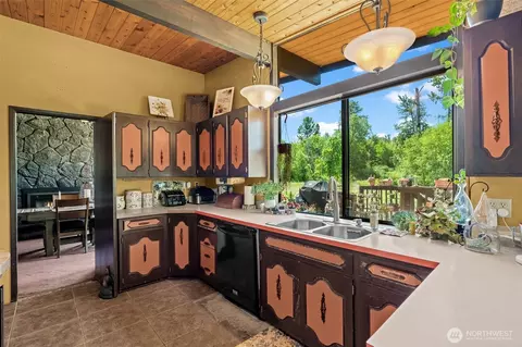 Kitchen - 502 Beckett Ln SW, Orting, WA 98360 photo 1 of 3