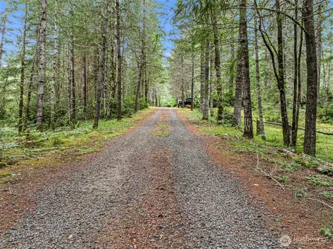 101 NE Smithy Forge Ln, Belfair, WA 98528