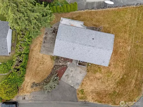 View/Area - 3303 Wave Dr, Everett, WA 98203 photo 1 of 2