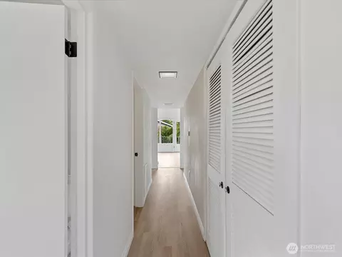 Entry Way - 3303 Wave Dr, Everett, WA 98203 photo 2 of 2