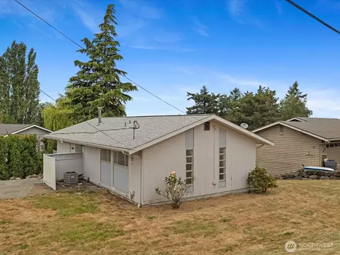 Exterior - 3303 Wave Dr, Everett, WA 98203 photo 10 of 12