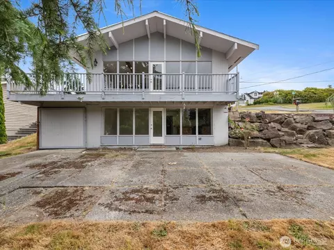 Exterior - 3303 Wave Dr, Everett, WA 98203 photo 6 of 12