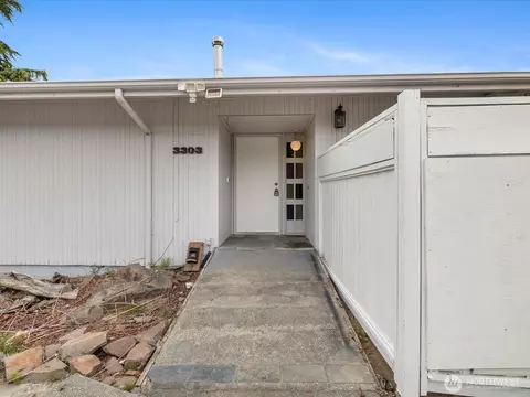 Exterior - 3303 Wave Dr, Everett, WA 98203 photo 2 of 12